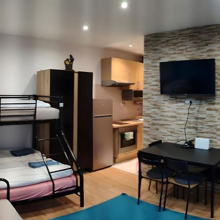 Blue Apartment In City Center, Best Location Bratislava Buitenkant foto