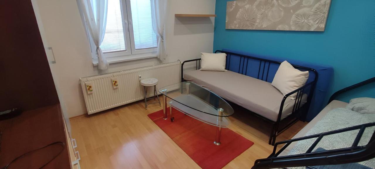 Blue Apartment In City Center, Best Location Bratislava Buitenkant foto