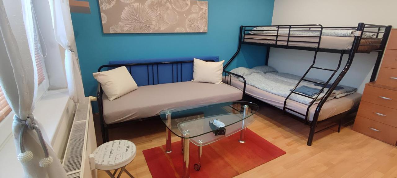 Blue Apartment In City Center, Best Location Bratislava Buitenkant foto